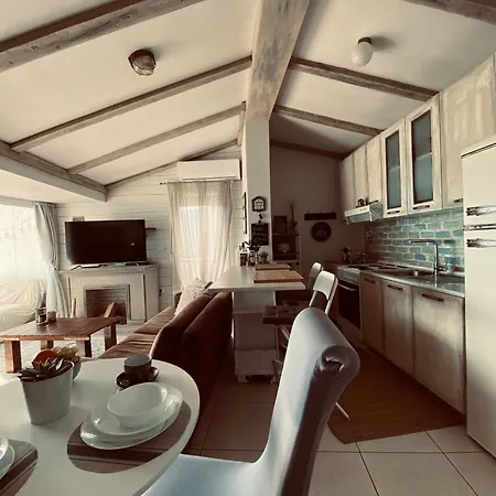 Calm Balcony Apartment *